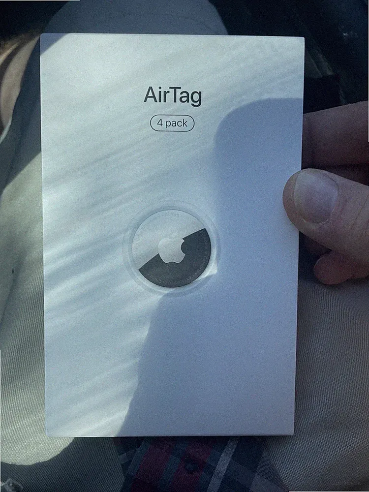 Apple AirTag White Air Tag (4 Pack) - New 100% authentic. Free Shipping